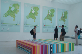 hybrid landscapes - overzichtsfoto van ons cartografisch materiaal in het Nederlands paviljoen.