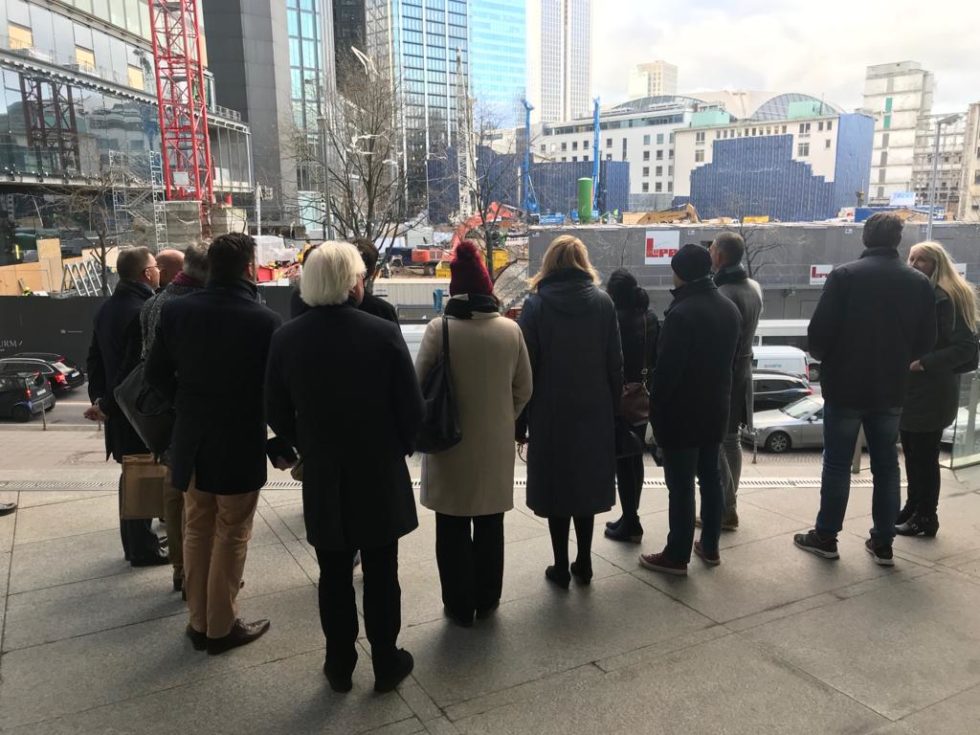 Foto van de Haagse delegatie in Frankfurt