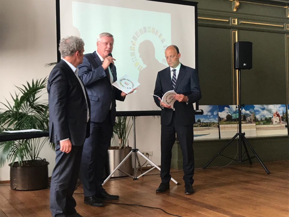 De presentatie en overhandiging van Atlas Regio Zwolle in het Stadhuis van Zwolle