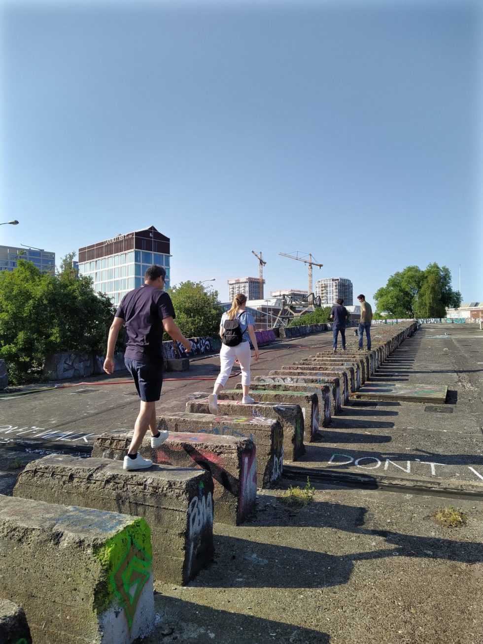 Samen met Dhruv Rathee op de NDSM-werf