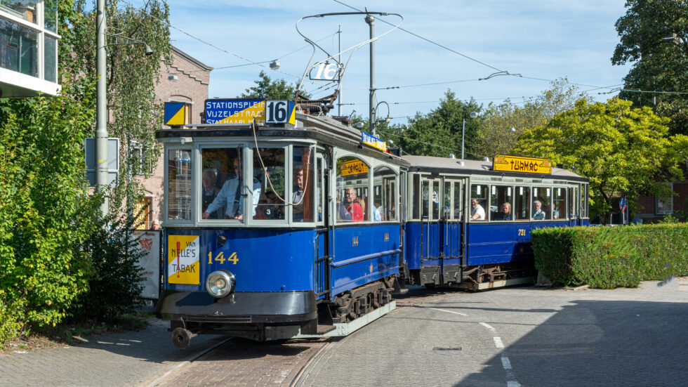 Foto van een oude tram van de Museumtramlijn